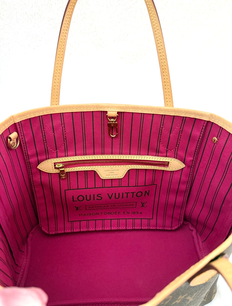 Louis Vuitton Monogram Neverfull PM
Tote Pivoine Interior