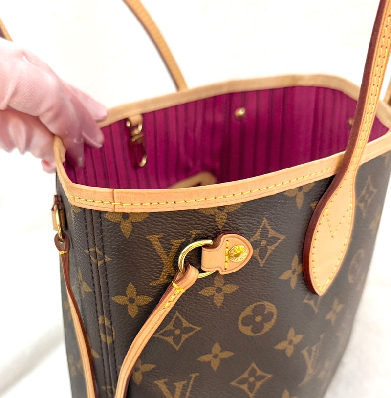 Louis Vuitton Monogram Neverfull PM
Tote Pivoine Interior