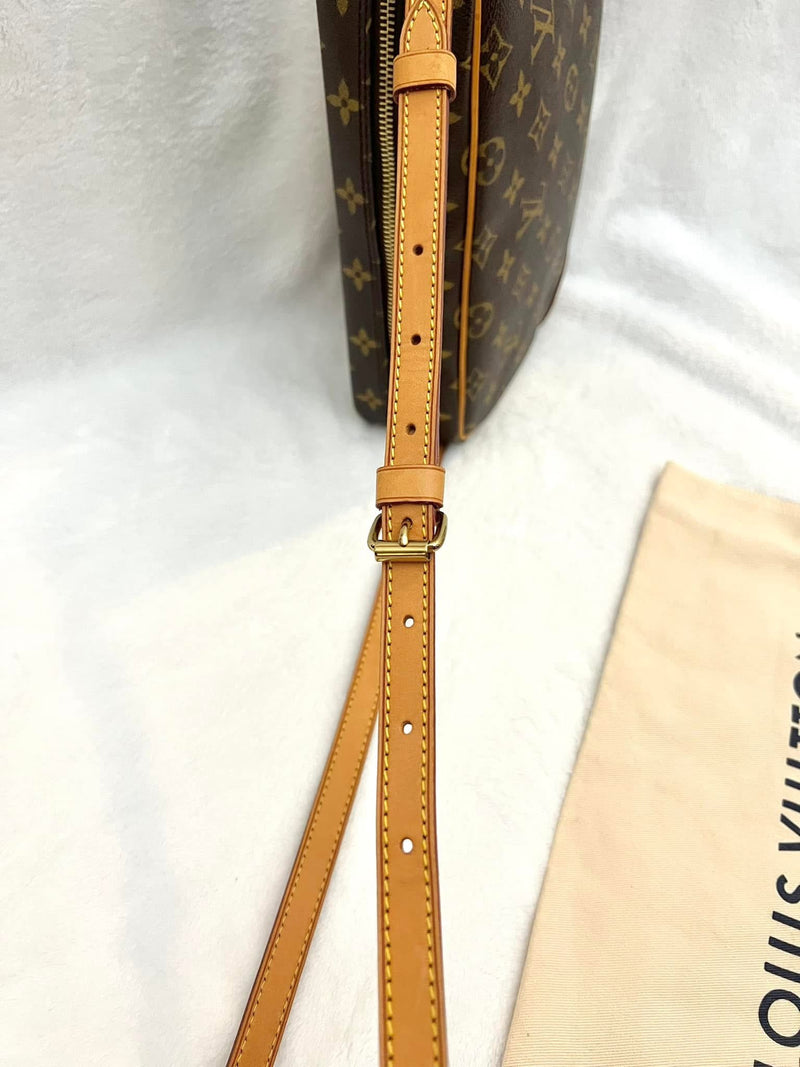 Louis Vuitton Trocadero 27 Crossbody