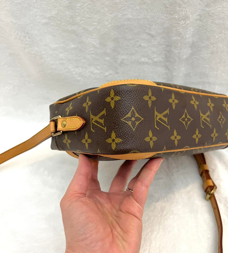 Louis Vuitton Trocadero 27 Crossbody