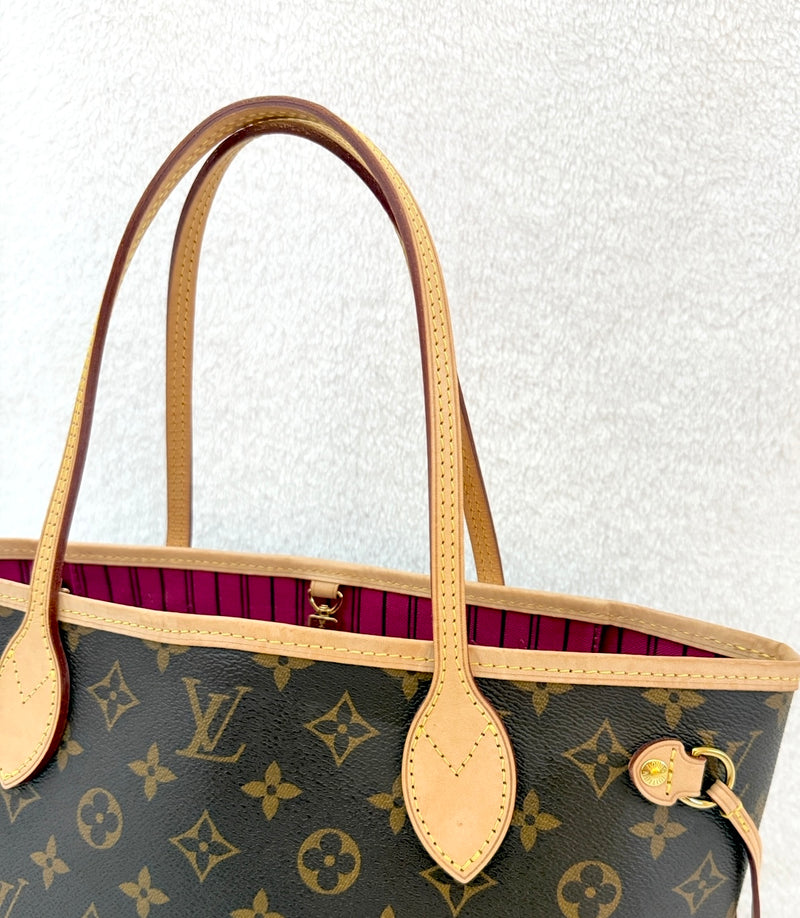 Louis Vuitton Monogram Neverfull PM
Tote Pivoine Interior