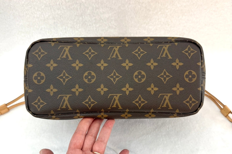 Louis Vuitton Monogram Neverfull PM
Tote Pivoine Interior