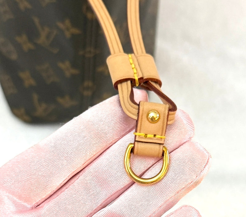 Louis Vuitton Monogram Neverfull PM
Tote Pivoine Interior