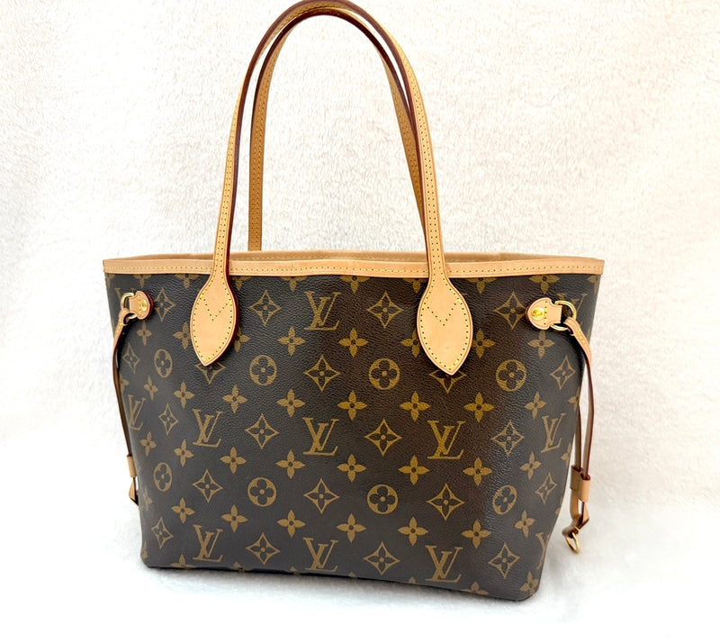Louis Vuitton Monogram Neverfull PM
Tote Pivoine Interior