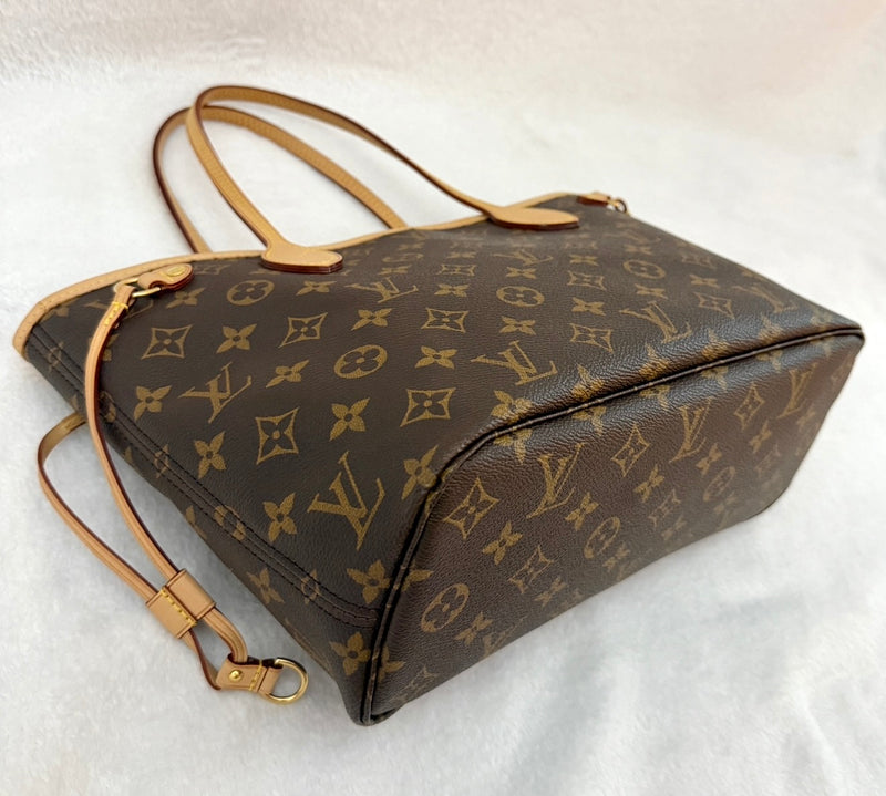Louis Vuitton Monogram Neverfull PM
Tote Pivoine Interior