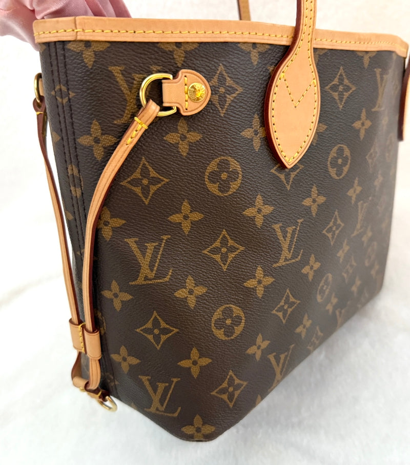 Louis Vuitton Monogram Neverfull PM
Tote Pivoine Interior