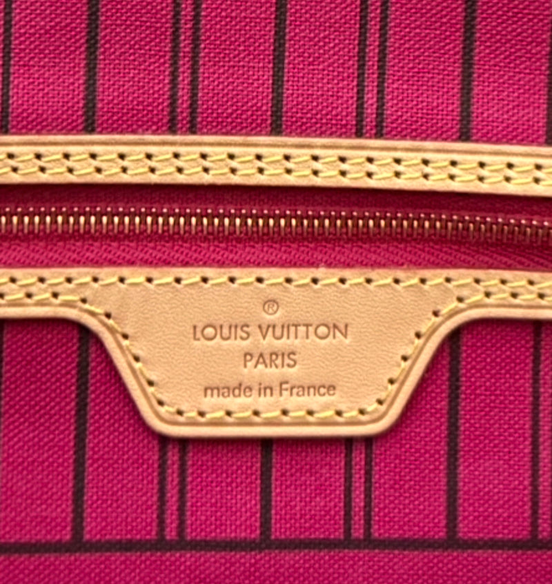 Louis Vuitton Monogram Neverfull PM
Tote Pivoine Interior