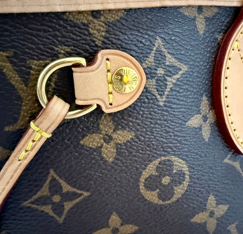 Louis Vuitton Monogram Neverfull PM
Tote Pivoine Interior