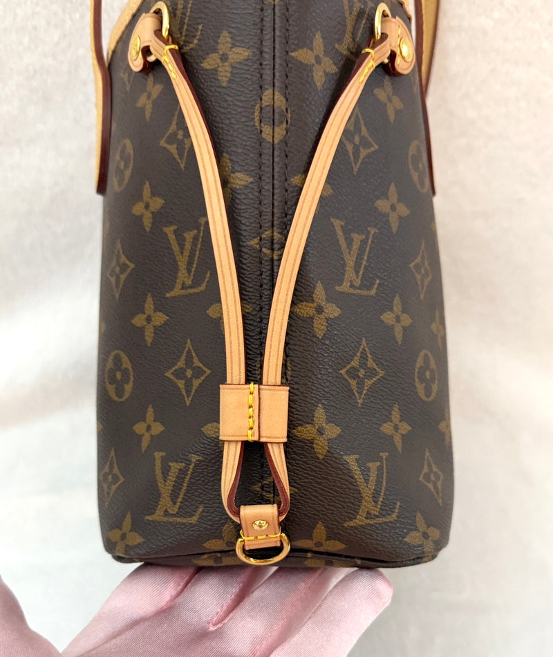 Louis Vuitton Monogram Neverfull PM
Tote Pivoine Interior