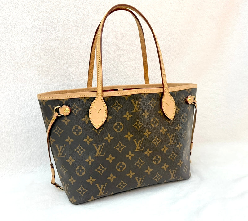 Louis Vuitton Monogram Neverfull PM
Tote Pivoine Interior