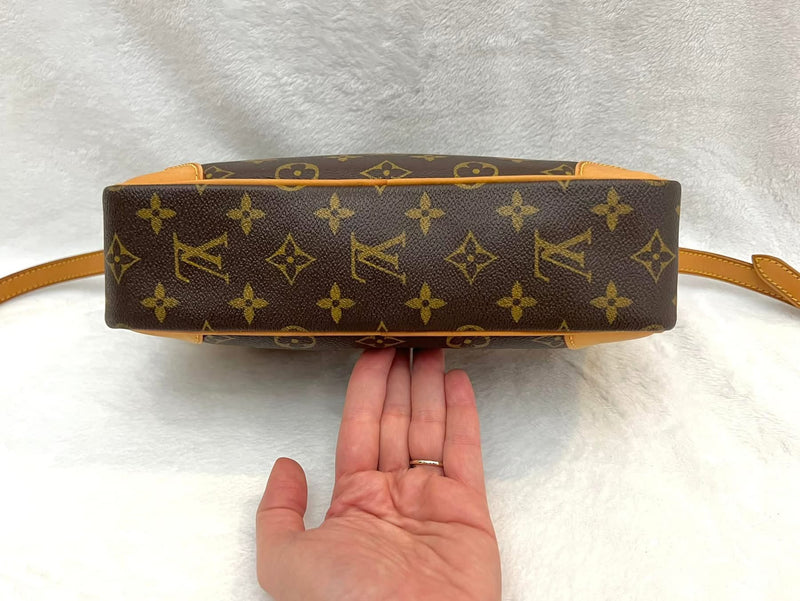 Louis Vuitton Trocadero 27 Crossbody