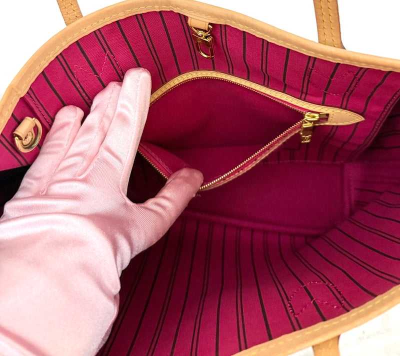 Louis Vuitton Monogram Neverfull PM
Tote Pivoine Interior