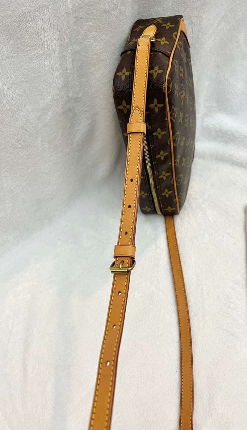Louis Vuitton Trocadero 27 Crossbody