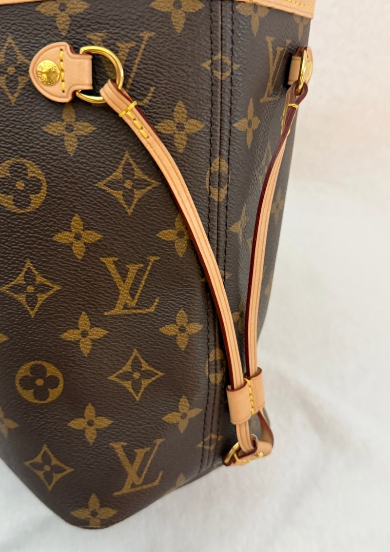 Louis Vuitton Monogram Neverfull PM
Tote Pivoine Interior