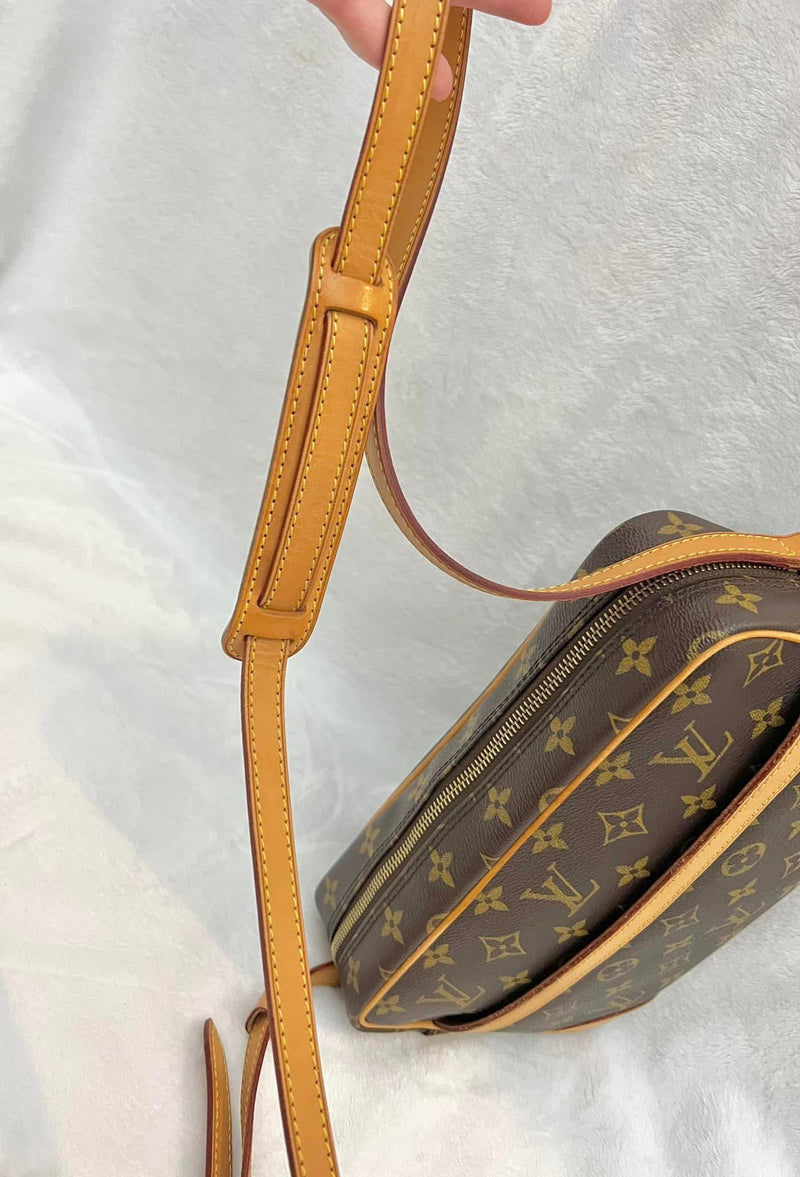 Louis Vuitton Trocadero 27 Crossbody