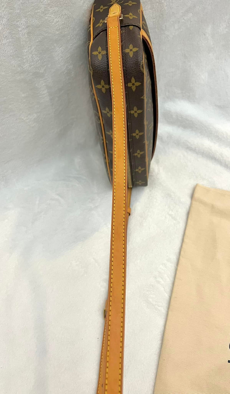 Louis Vuitton Trocadero 27 Crossbody
