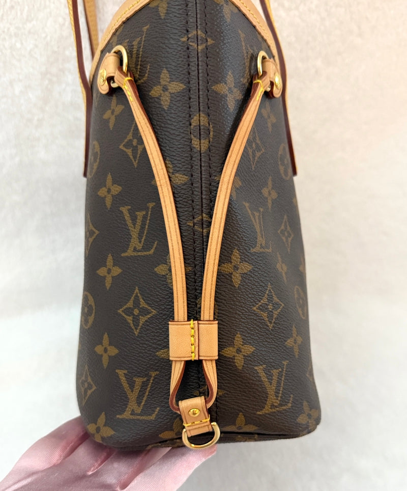 Louis Vuitton Monogram Neverfull PM
Tote Pivoine Interior