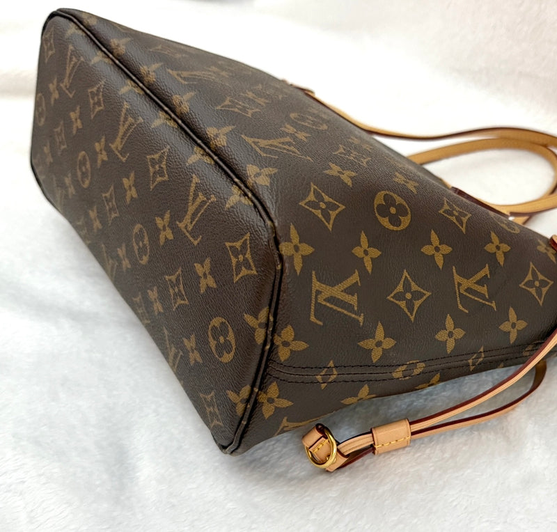 Louis Vuitton Monogram Neverfull PM
Tote Pivoine Interior